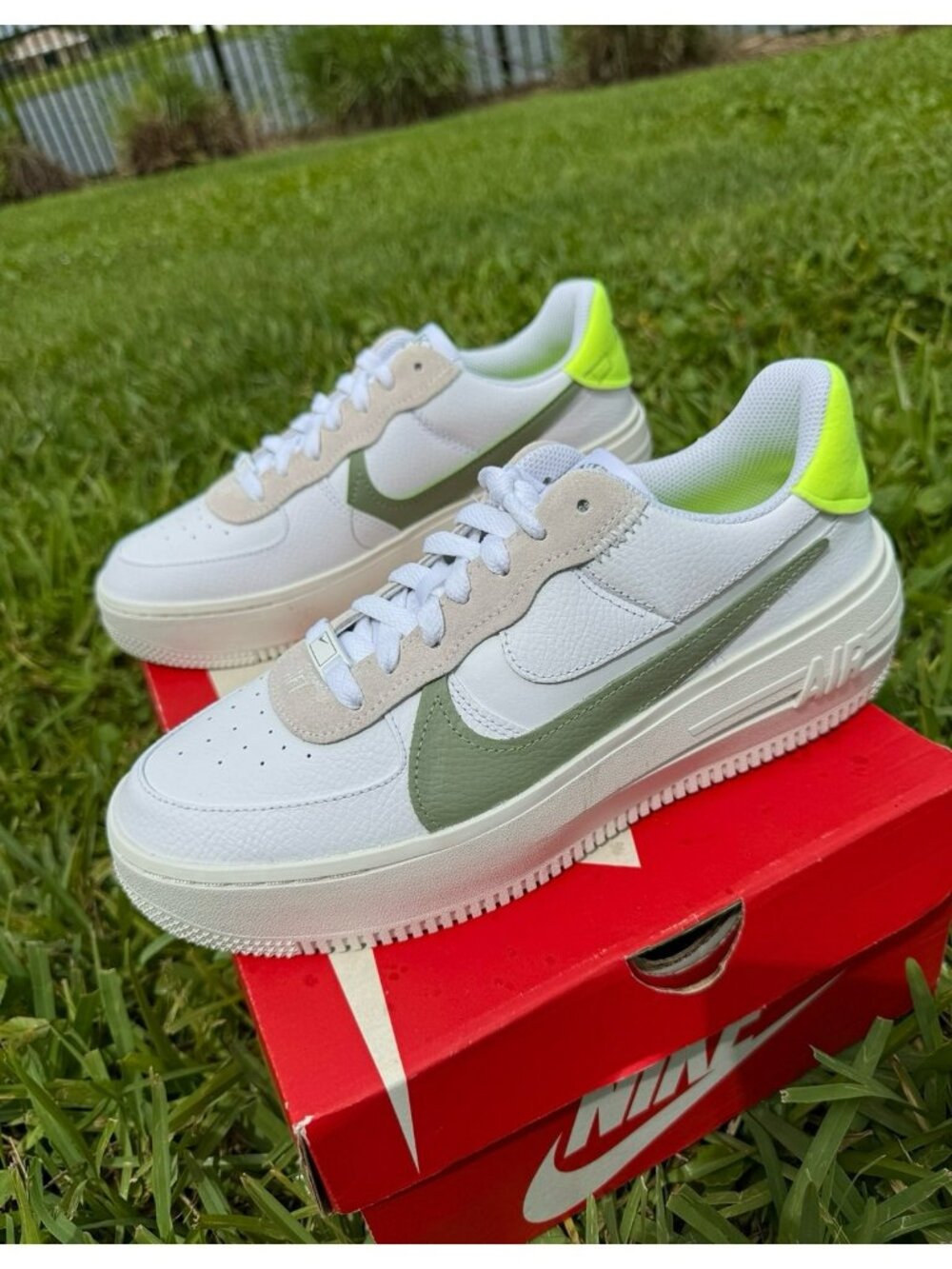 10 WOMEN'S NIKE PLATFORM AF1 AIR FORCE ONE WHITE / SAIL MULTICOLOR FJ4739-100